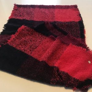 NWOT Extra large plaid buffalo blanket scarf wrap 20”x80”
